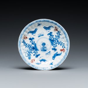 Tasse et soucoupe en porcelaine de Chine en bleu, blanc et rouge de cuivre, Kangxi — photo 2