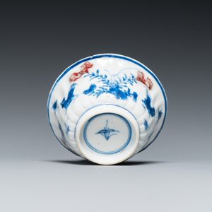 Tasse et soucoupe en porcelaine de Chine en bleu, blanc et rouge de cuivre, Kangxi — photo 9