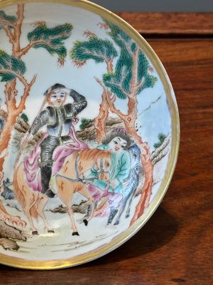 Tasse et soucoupe en porcelaine de Chine famille rose à décor 'Don Quichotte', 18/19ème — photo 3