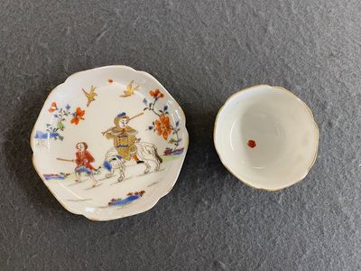 Tasse et soucoupe en porcelaine de Chine famille rose à décor d'un mahout sur son éléphant, Yongzheng — photo 1
