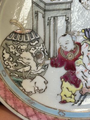 Tasse et soucoupe en porcelaine de Chine famille rose à décor d'une dame avec un garçon, Yongzheng — photo 12