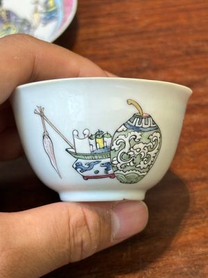 Tasse et soucoupe en porcelaine de Chine famille rose à décor d'une dame avec un garçon, Yongzheng — photo 4