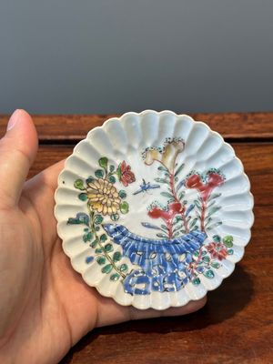 Tasse et soucoupe en porcelaine de Chine famille rose à décor en relief, Yongzheng — photo 7