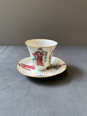 Tasse et soucoupe en porcelaine de Chine famille rose à décor 'Wu Shuang Pu', 19ème — photo 1