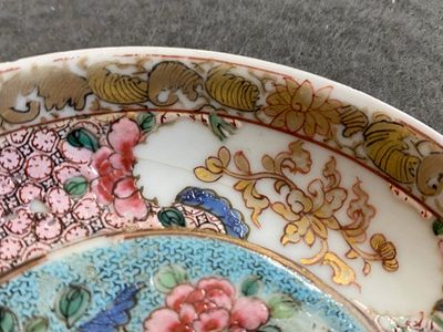 Tasse et soucoupe en porcelaine de Chine famille rose à fond rubis, Yongzheng — photo 12