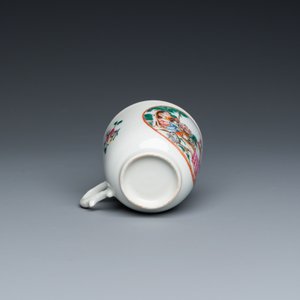 Tasse et soucoupe en porcelaine de Chine famille rose à sujet européen, Qianlong — photo 10