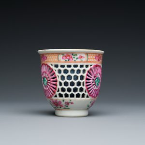 Tasse et soucoupe en porcelaine de Chine famille rose ajourées et à double parois, Yongzheng/Qianlong — photo 8