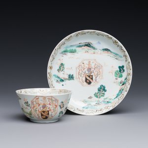 Tasse et soucoupe en porcelaine de Chine famille rose aux armes de Beekman de Zélande pour le marché hollandais, Yongzheng — photo 1