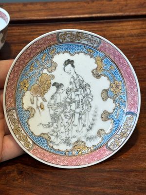 Tasse et soucoupe en porcelaine de Chine famille rose et grisaille à décor de Xiwangmu, Yongzheng — photo 11