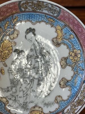 Tasse et soucoupe en porcelaine de Chine famille rose et grisaille à décor de Xiwangmu, Yongzheng — photo 12