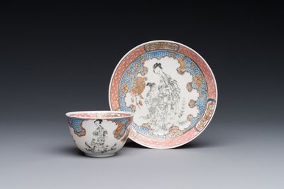 Tasse et soucoupe en porcelaine de Chine famille rose et grisaille à décor de Xiwangmu, Yongzheng