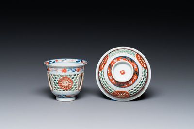 Tasse et soucoupe en porcelaine de Chine famille verte ajourées et à double parois, Kangxi