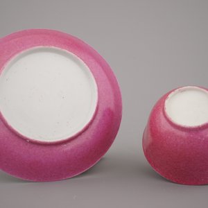 Tasse et sous tasse très fines à décor de tigre en porcelaine de Chine 'coquille d'oeuf', dos en rouge rubis, probablement Yongzhen, 18e — photo 2
