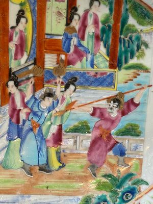 Tazza de forme ovale en porcelaine de Chine famille rose de Canton à décor narratif, 19ème — photo 2