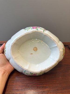 Tazza en porcelaine de Chine famille rose de Canton à décor de phénix, 19ème — photo 5
