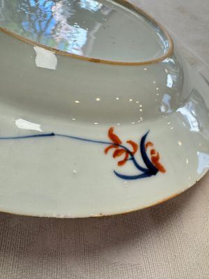 TBC A pair of Chinese verte-Imari 'Governor Duff' plates, Yongzheng — foto 12