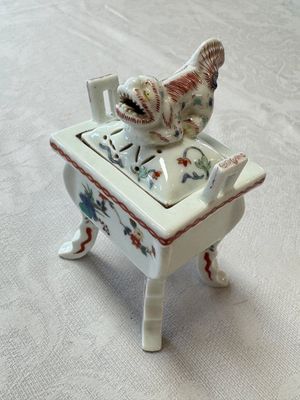 TBC price A Japanese kakiemon censer and cover, in a wooden box, Meiji, 19th C. — foto 2