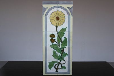Tegeltableau in Art Nouveau, met bloem, Hemiksem Gilliot & Cie, ca. 1900