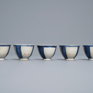 Ten Chinese blue and white cups, a stem cup and a bowl, Hatcher and Vung Tao shipwrecks, Transitional period and Kangxi — 照片 17