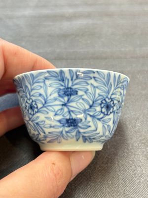 Ten Chinese blue and white cups and eleven saucers, Kangxi — 照片 23