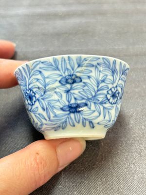 Ten Chinese blue and white cups and eleven saucers, Kangxi — 照片 24