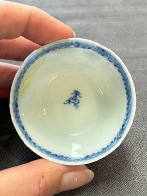 Ten Chinese blue and white cups and eleven saucers, Kangxi — 照片 27