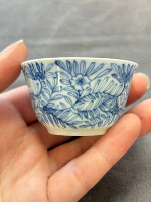 Ten Chinese blue and white cups and eleven saucers, Kangxi — 照片 29