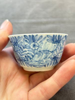 Ten Chinese blue and white cups and eleven saucers, Kangxi — 照片 32