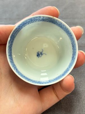 Ten Chinese blue and white cups and eleven saucers, Kangxi — 照片 33