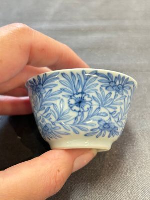 Ten Chinese blue and white cups and eleven saucers, Kangxi — 照片 35