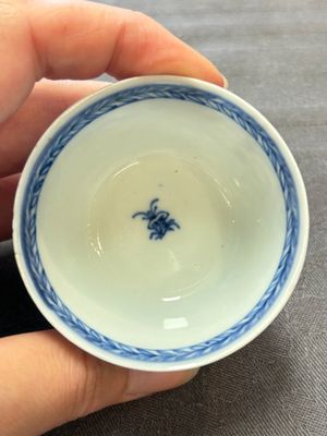 Ten Chinese blue and white cups and eleven saucers, Kangxi — 照片 57