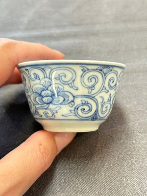 Ten Chinese blue and white cups and eleven saucers, Kangxi — 照片 62