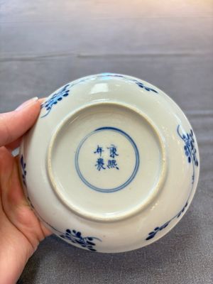 Ten Chinese blue and white cups and nine saucers, Kangxi mark, 19th C. — 照片 12