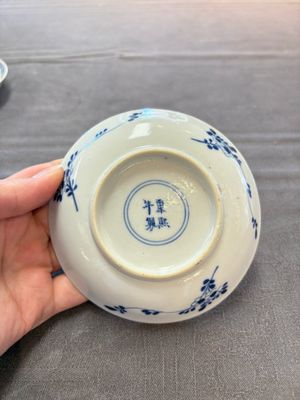 Ten Chinese blue and white cups and nine saucers, Kangxi mark, 19th C. — 照片 14