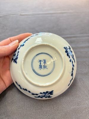 Ten Chinese blue and white cups and nine saucers, Kangxi mark, 19th C. — 照片 16