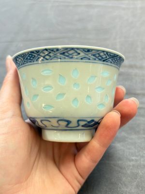 Ten Chinese blue and white cups, seven covers and eight stands, 19/20th C. — photo 35