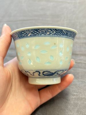 Ten Chinese blue and white cups, seven covers and eight stands, 19/20th C. — photo 39