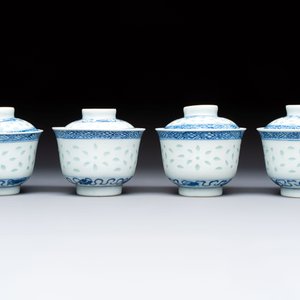 Ten Chinese blue and white cups, seven covers and eight stands, 19/20th C. — photo 11