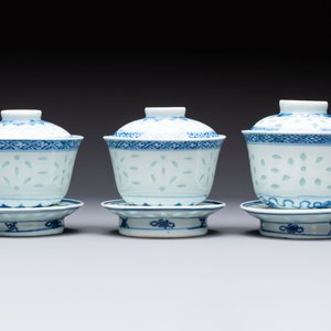 Ten Chinese blue and white cups, seven covers and eight stands, 19/20th C. — photo 2