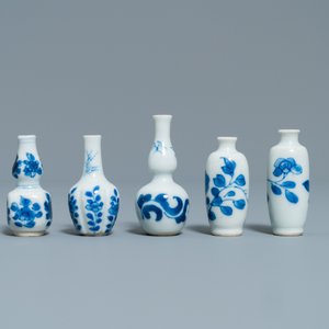 Ten Chinese blue and white miniature vases, Kangxi — photo 11