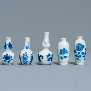 Ten Chinese blue and white miniature vases, Kangxi — photo 9