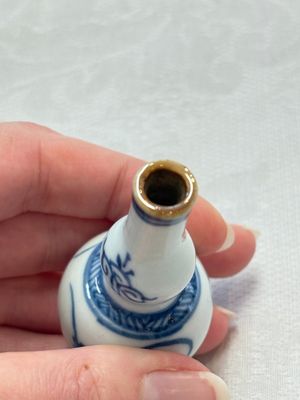 Ten Chinese blue and white miniature vases with figural and floral design, Kangxi — foto 38