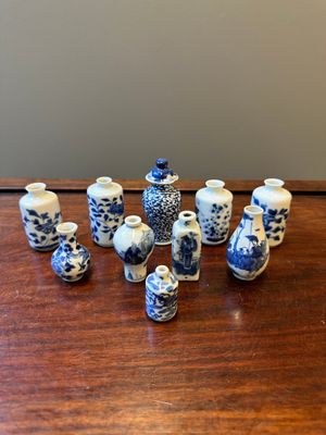 Ten Chinese blue and white vases and snuff bottles, 19th C. — 照片 1