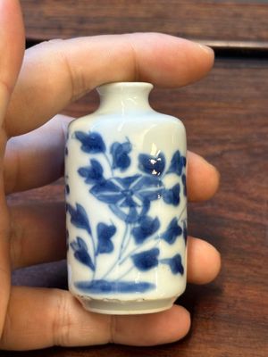 Ten Chinese blue and white vases and snuff bottles, 19th C. — 照片 45