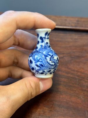 Ten Chinese blue and white vases and snuff bottles, 19th C. — 照片 10