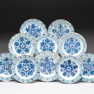 Ten Chinese doucai plates with floral design, Kangxi — 照片 1