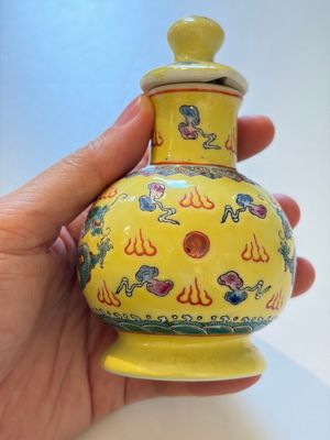 Ten Chinese famille rose and verte wares, Qianlong and Jing De Zhen 景德鎮 marks, 20th C. — foto 17