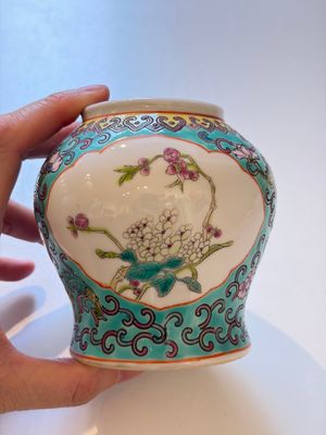 Ten Chinese famille rose and verte wares, Qianlong and Jing De Zhen 景德鎮 marks, 20th C. — foto 7