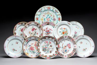 Ten Chinese famille rose plates and a dish with flowers and antiquities, Yongzheng/Qianlong