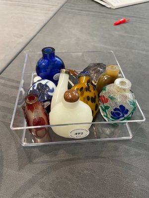 Ten Chinese overlay, multi-coloured and monochrome glass snuff bottles, 19/20th C. — photo 1